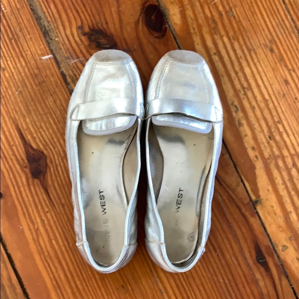 Nine West Silver Leather Loafer, sz 5.5
